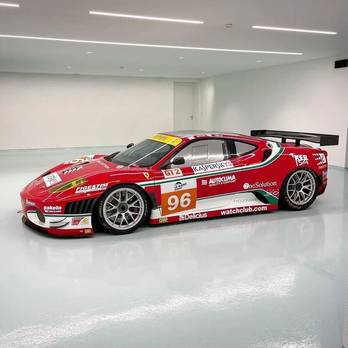 Hexis Cardinal Red Gloss Vinyl Wrap | HX20200B